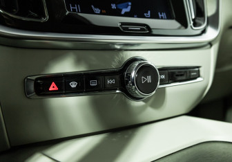 Подержанный автомобиль Volvo V60 2018 года (21 фото)