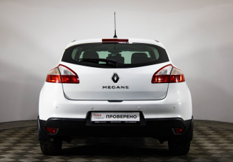 Подержанный автомобиль Renault Megane Hatchback 2011 года (6 фото)