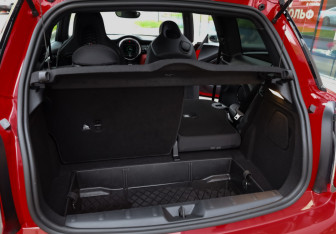 Подержанный автомобиль MINI Hatch 2020 года (31 фото)