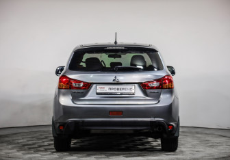 Подержанный автомобиль Mitsubishi ASX 2013 года (6 фото)