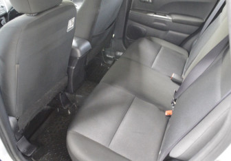 Подержанный автомобиль Mitsubishi ASX 2010 года (11 фото)