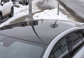 Подержанный автомобиль Changan UNI-V 2023 года (10 фото)