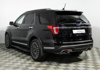 Подержанный автомобиль Ford Explorer 2019 года (5 фото)