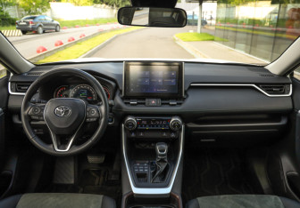Подержанный автомобиль Toyota RAV4 2022 года (4 фото)