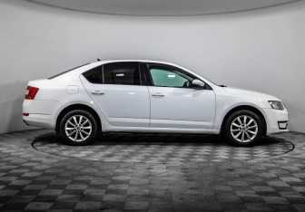 Подержанный автомобиль Skoda Octavia Liftback 2016 года (4 фото)