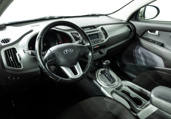 Подержанный автомобиль Kia Sportage 2015 года (11 фото)