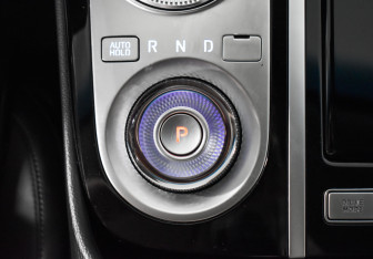 Подержанный автомобиль Genesis G80 2021 года (13 фото)