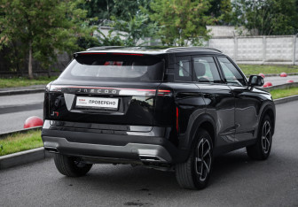 Подержанный автомобиль Jaecoo J7 2025 года (7 фото)