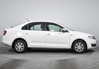 Подержанный автомобиль Skoda Rapid Liftback 2019 года (4 фото)