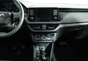 Подержанный автомобиль Skoda Rapid Liftback 2020 года (14 фото)