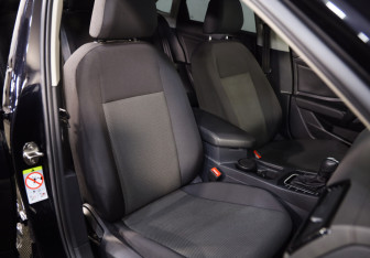 Подержанный автомобиль Volkswagen Jetta Sedan 2020 года (19 фото)