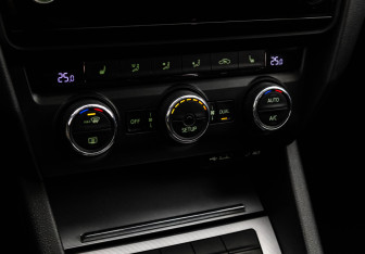 Подержанный автомобиль Skoda Octavia Liftback 2013 года (15 фото)