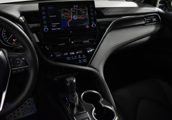 Подержанный автомобиль Toyota Camry Sedan 2022 года (15 фото)