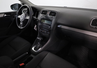 Подержанный автомобиль Volkswagen Golf Hatchback 2009 года (16 фото)
