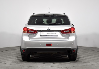 Подержанный автомобиль Mitsubishi ASX 2013 года (6 фото)