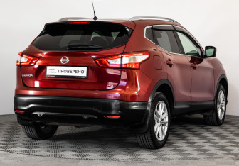 Подержанный автомобиль Nissan Qashqai 2014 года (5 фото)