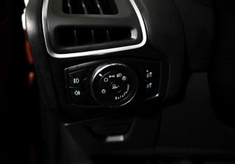 Подержанный автомобиль Ford Focus Hatchback 2013 года (23 фото)