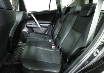 Подержанный автомобиль Toyota RAV4 2013 года (10 фото)