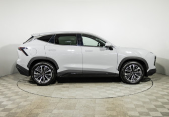 Подержанный автомобиль Jetour Dashing 2023 года (4 фото)