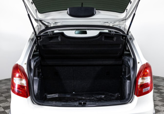 Подержанный автомобиль Skoda Fabia Hatchback 2013 года (15 фото)