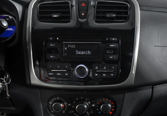 Подержанный автомобиль Renault Logan Sedan 2014 года (16 фото)