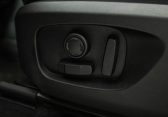 Подержанный автомобиль Land Rover Discovery Sport 2017 года (17 фото)