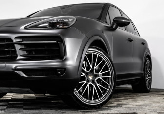 Подержанный автомобиль Porsche Cayenne 2018 года (2 фото)