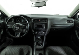 Подержанный автомобиль Volkswagen Jetta Sedan 2014 года (13 фото)