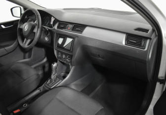 Подержанный автомобиль Skoda Rapid Liftback 2018 года (12 фото)