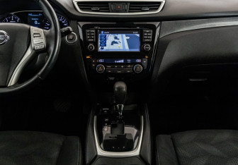 Подержанный автомобиль Nissan X-Trail 2015 года (14 фото)