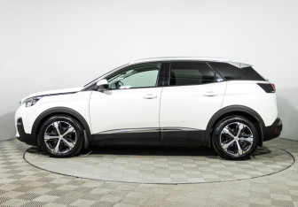Подержанный автомобиль Peugeot 3008 2018 года (8 фото)