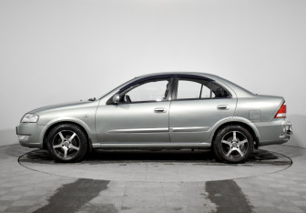 Подержанный автомобиль Nissan Almera Classic 2007 года (8 фото)