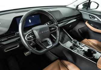 Подержанный автомобиль Omoda C5 2023 года (11 фото)