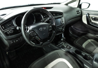 Подержанный автомобиль Kia Ceed Hatchback 2018 года (11 фото)