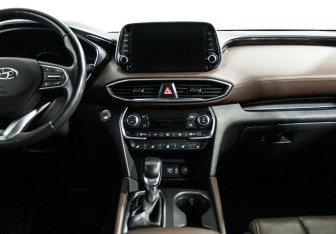 Подержанный автомобиль Hyundai Santa Fe 2018 года (14 фото)