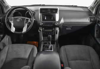 Подержанный автомобиль Toyota Land Cruiser Prado 2010 года (13 фото)