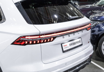 Подержанный автомобиль Geely Monjaro 2023 года (12 фото)