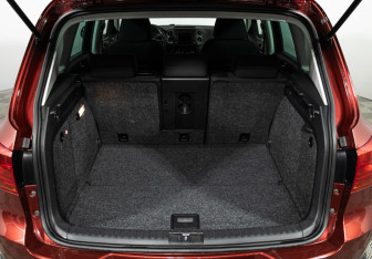 Подержанный автомобиль Volkswagen Tiguan 2012 года (17 фото)