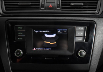 Подержанный автомобиль Skoda Rapid Liftback 2015 года (18 фото)