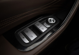 Подержанный автомобиль Exeed VX 2022 года (17 фото)