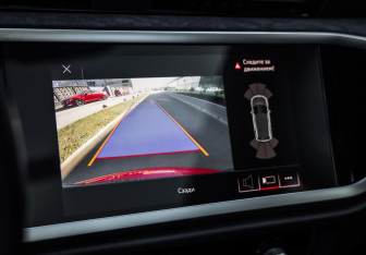 Подержанный автомобиль Audi Q3 2021 года (16 фото)