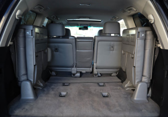 Подержанный автомобиль Toyota Land Cruiser Suv 2008 года (23 фото)