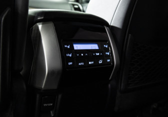 Подержанный автомобиль Toyota Land Cruiser Prado 2017 года (22 фото)