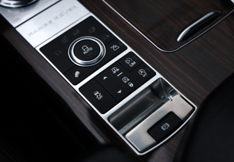 Подержанный автомобиль Land Rover Range Rover 2017 года (21 фото)