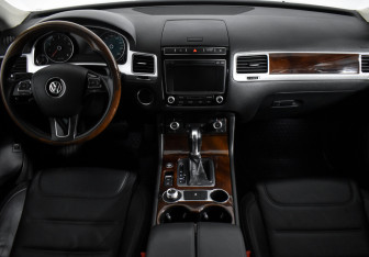 Подержанный автомобиль Volkswagen Touareg 2015 года (11 фото)