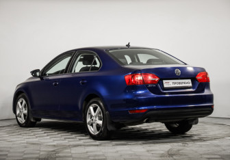 Подержанный автомобиль Volkswagen Jetta Sedan 2014 года (7 фото)