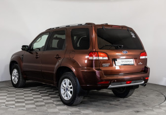 Подержанный автомобиль Ford Escape 2008 года (7 фото)