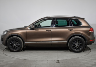 Подержанный автомобиль Volkswagen Touareg 2014 года (8 фото)