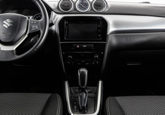 Подержанный автомобиль Suzuki Vitara 2016 года (14 фото)