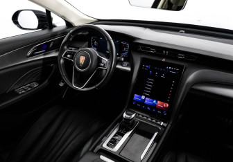 Подержанный автомобиль Hongqi H5 2024 года (17 фото)